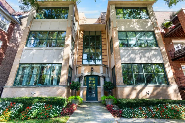 $500,000 | 4715 North Beacon Street, Unit 2N, Chicago, IL 60640