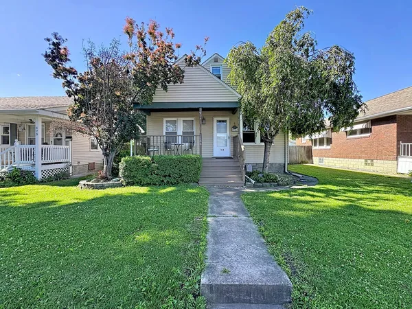 $129,900 | 166 16th Avenue, East Moline, IL 61244