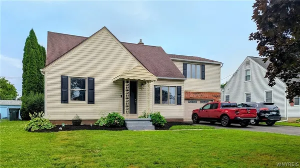 $309,900 | 927 Pioneer Drive, North Tonawanda, NY 14120