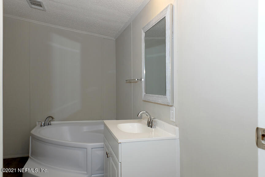 4512 Racoon Run Middleburg, FL 32068 - Photo 19 of 36 Master Bath