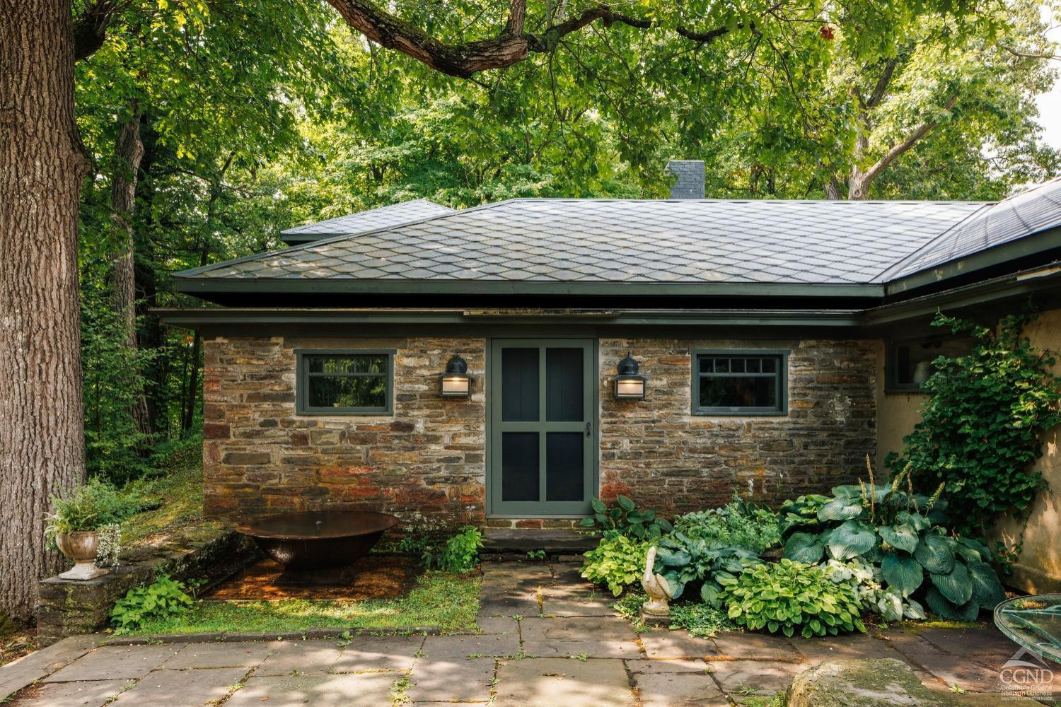 5280 Cauterskill Road Catskill, NY 12414 - Photo 29 of 55 a backyard of a house