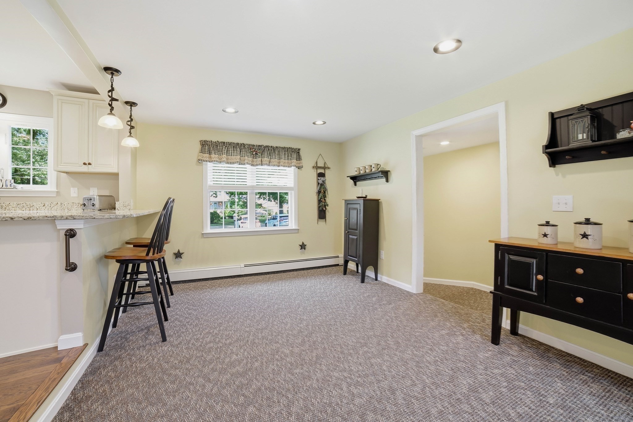 425 River Road Uxbridge, MA 01569 - Photo 12 of 30 Gallery Image 12