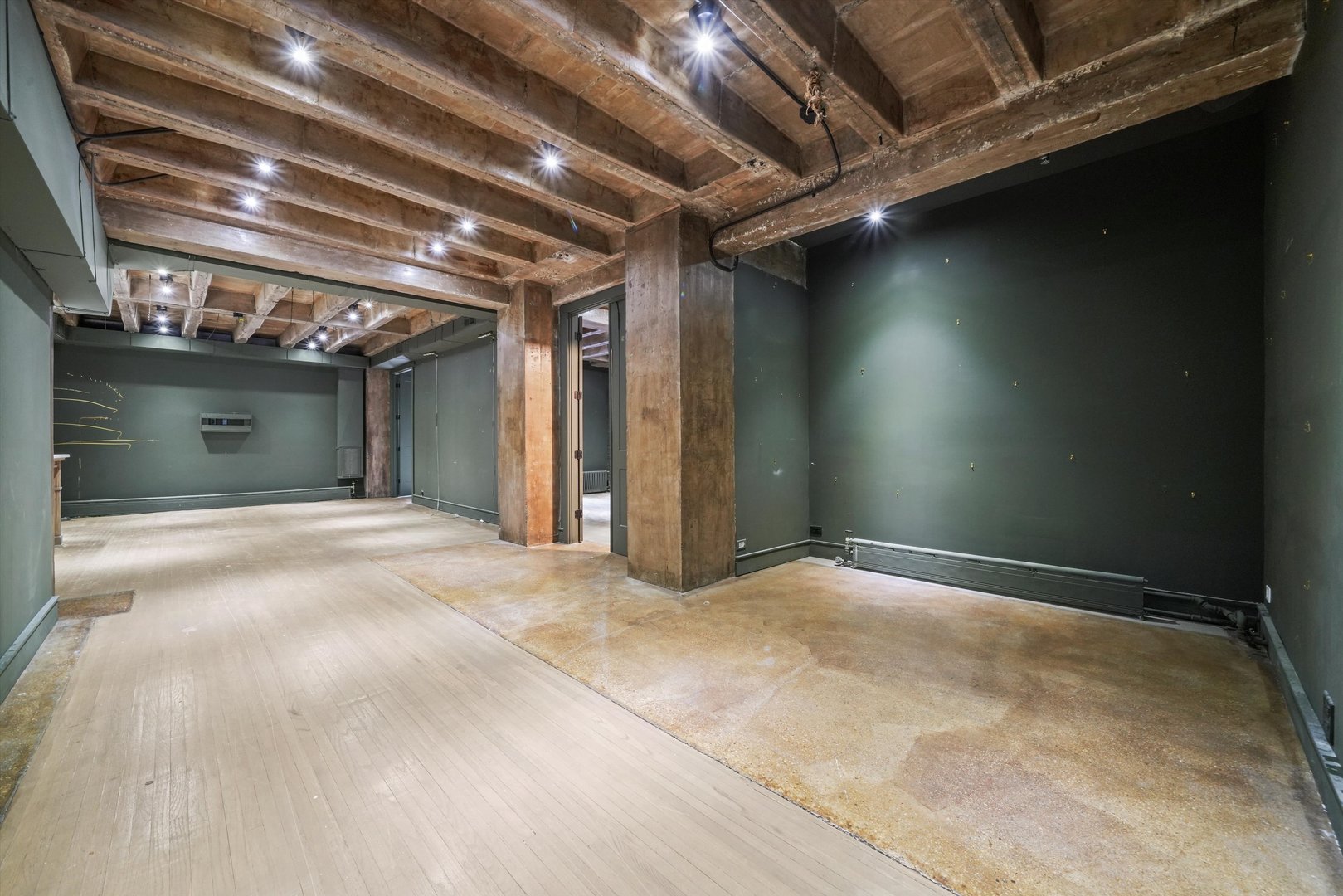 3100 North Sheridan Road, Unit 2E Chicago, IL 60657 - Photo 13 of 26 a view of an empty room