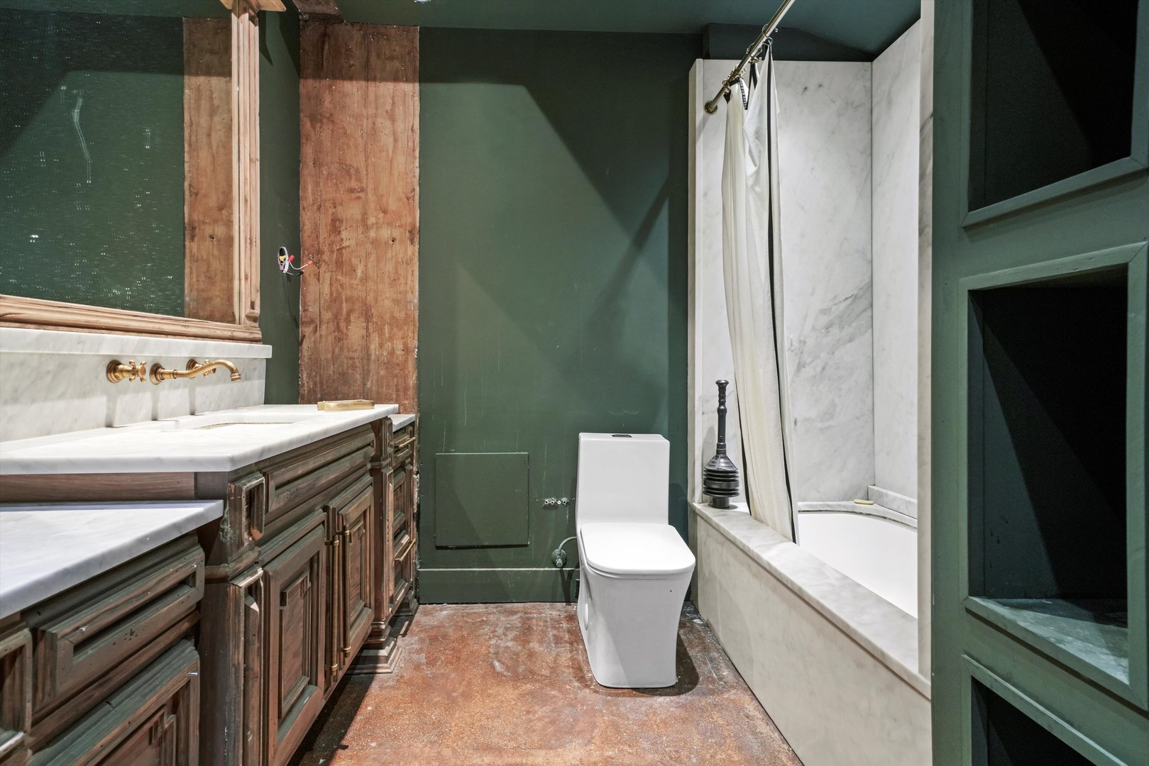 3100 North Sheridan Road, Unit 2E Chicago, IL 60657 - Photo 23 of 26 a bathroom with a sink toilet and shower