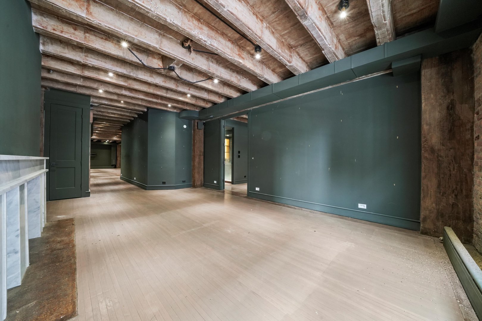 3100 North Sheridan Road, Unit 2E Chicago, IL 60657 - Photo 6 of 26 a view of empty room