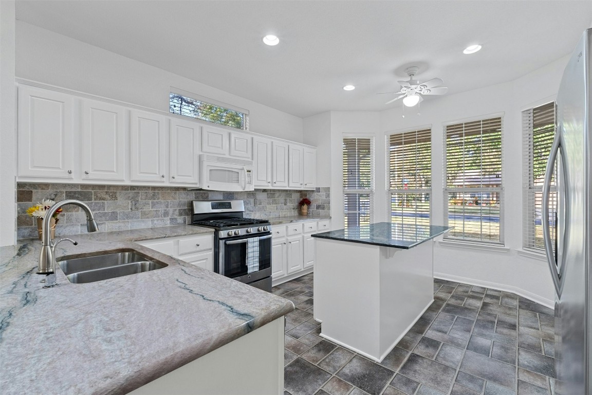 101 Buttercup Trail Georgetown, TX 78633 - Photo 12 of 34