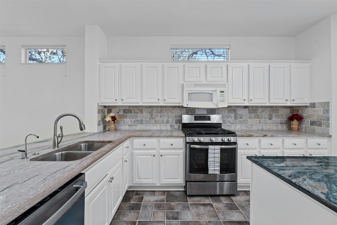 101 Buttercup Trail Georgetown, TX 78633 - Photo 13 of 34