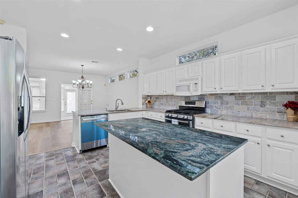 101 Buttercup Trail Georgetown, TX 78633 - Photo 14 of 34