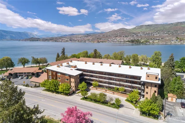 $299,500 | 2220 West Woodin Avenue, Unit 105, Chelan, WA 98816