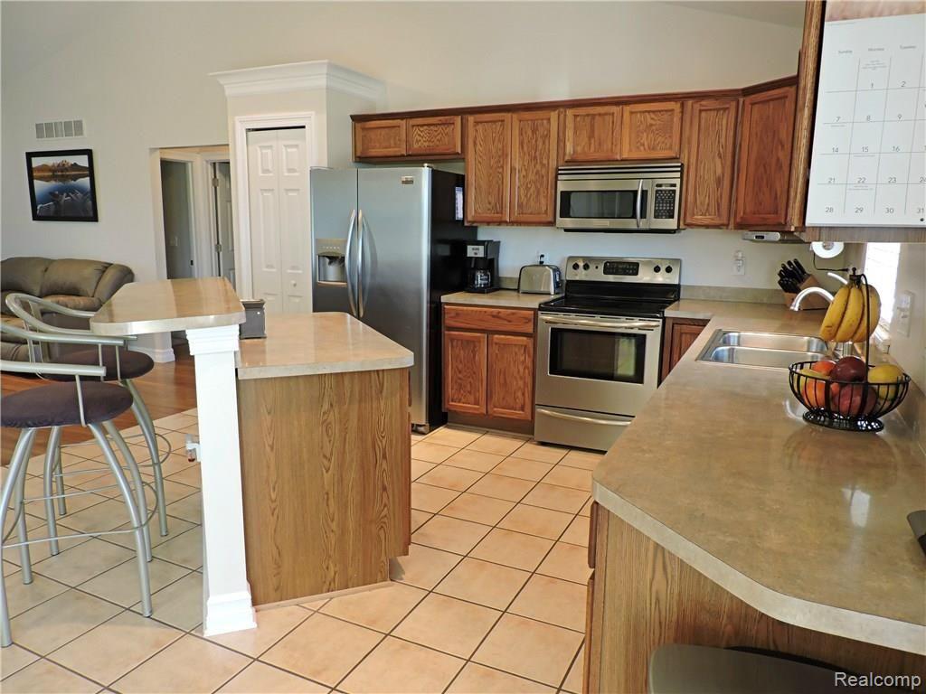 5420 East Carpenter Road Flint, MI 48506 - Photo 11 of 48 DSCN1622.JPG
