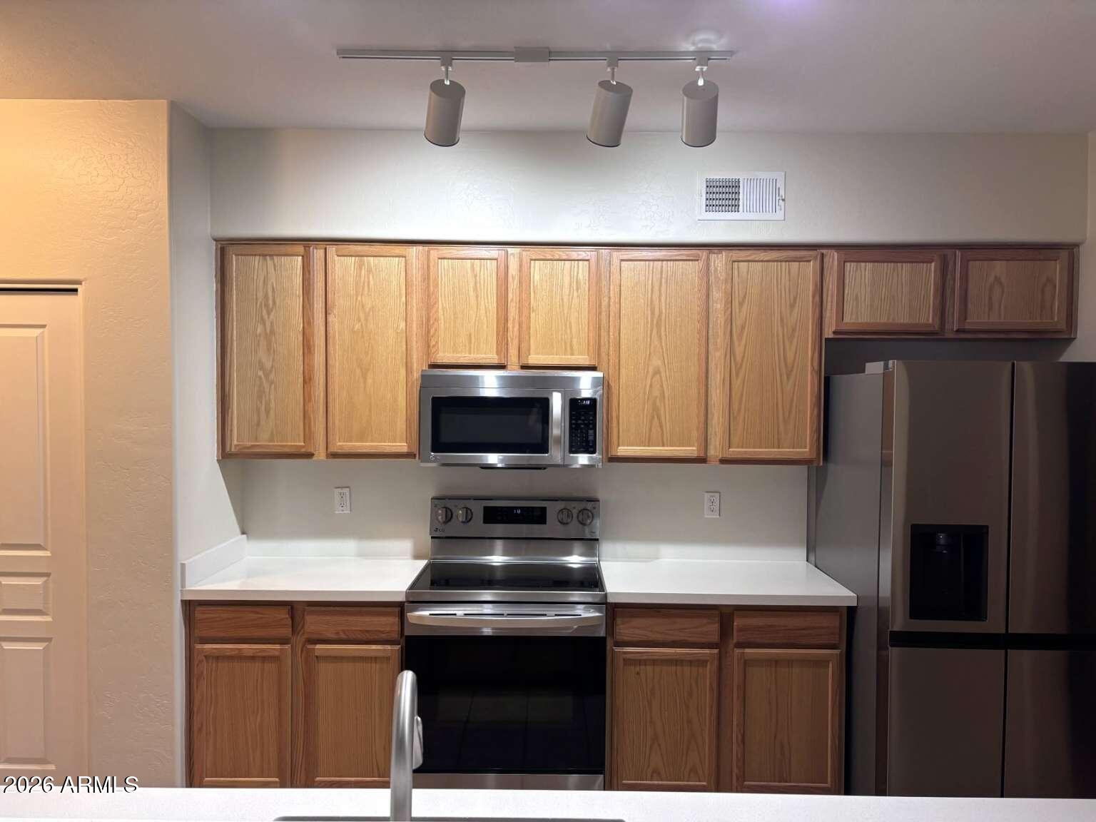 955 East Knox Road, Unit 118 Chandler, AZ 85225 - Photo 14 of 46 a kitchen with a refrigerator and a sink