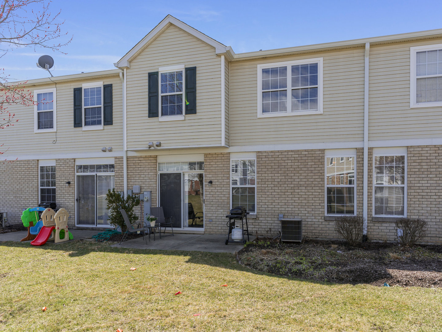 472 Brookside Drive Oswego, IL 60543 - Photo 2 of 22