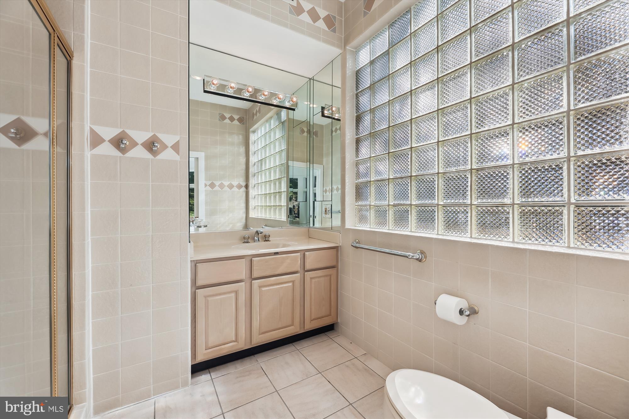 11616 Lovejoy Street Silver Spring, MD 20902 - Photo 27 of 72 On suite bath!