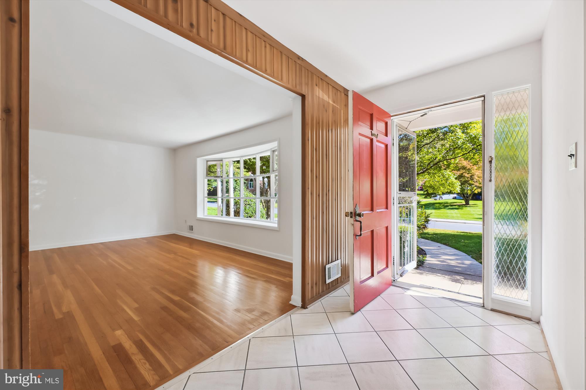 11616 Lovejoy Street Silver Spring, MD 20902 - Photo 5 of 72 View of entry foyer, living room.