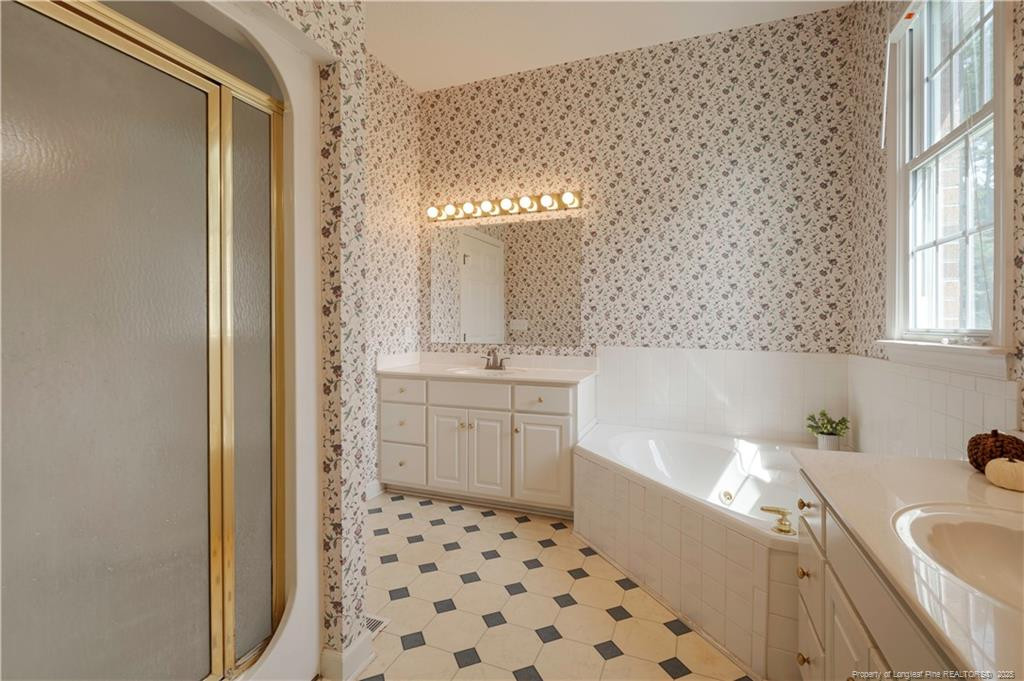 515 Briarwood Road Warsaw, NC 28398 - Photo 35 of 36 a bathroom with a sink a mirror and a bathtub