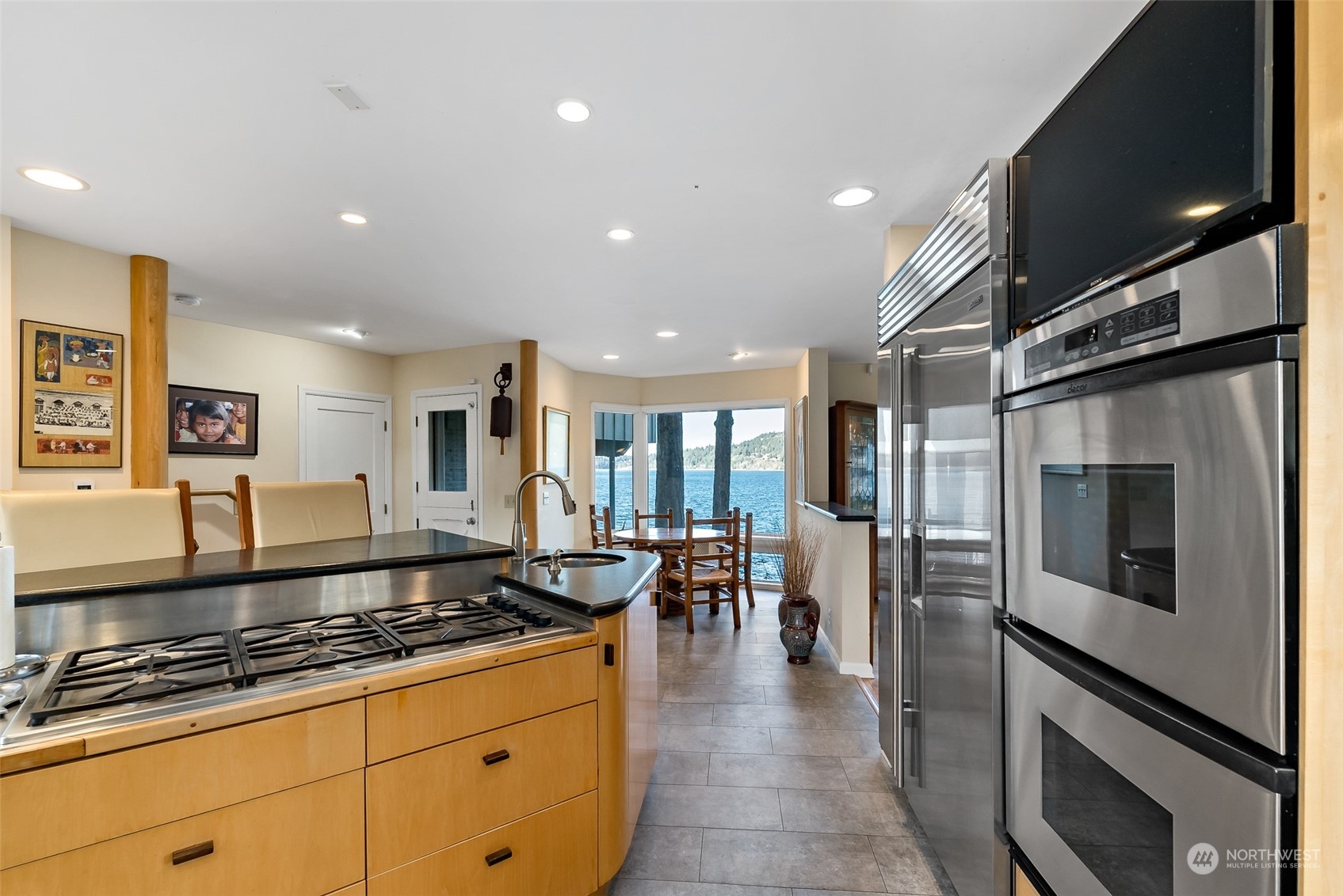 316 Chuckanut Point Road Bellingham, WA 98229 - Photo 20 of 40 a kitchen with lots of counter top space
