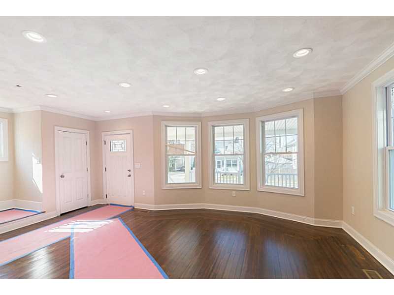 11 Hopedale Road Providence, RI 02906 - Photo 3 of 25 Living Room.