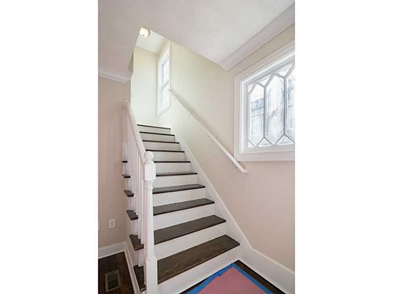 11 Hopedale Road Providence, RI 02906 - Photo 5 of 25 Entry.