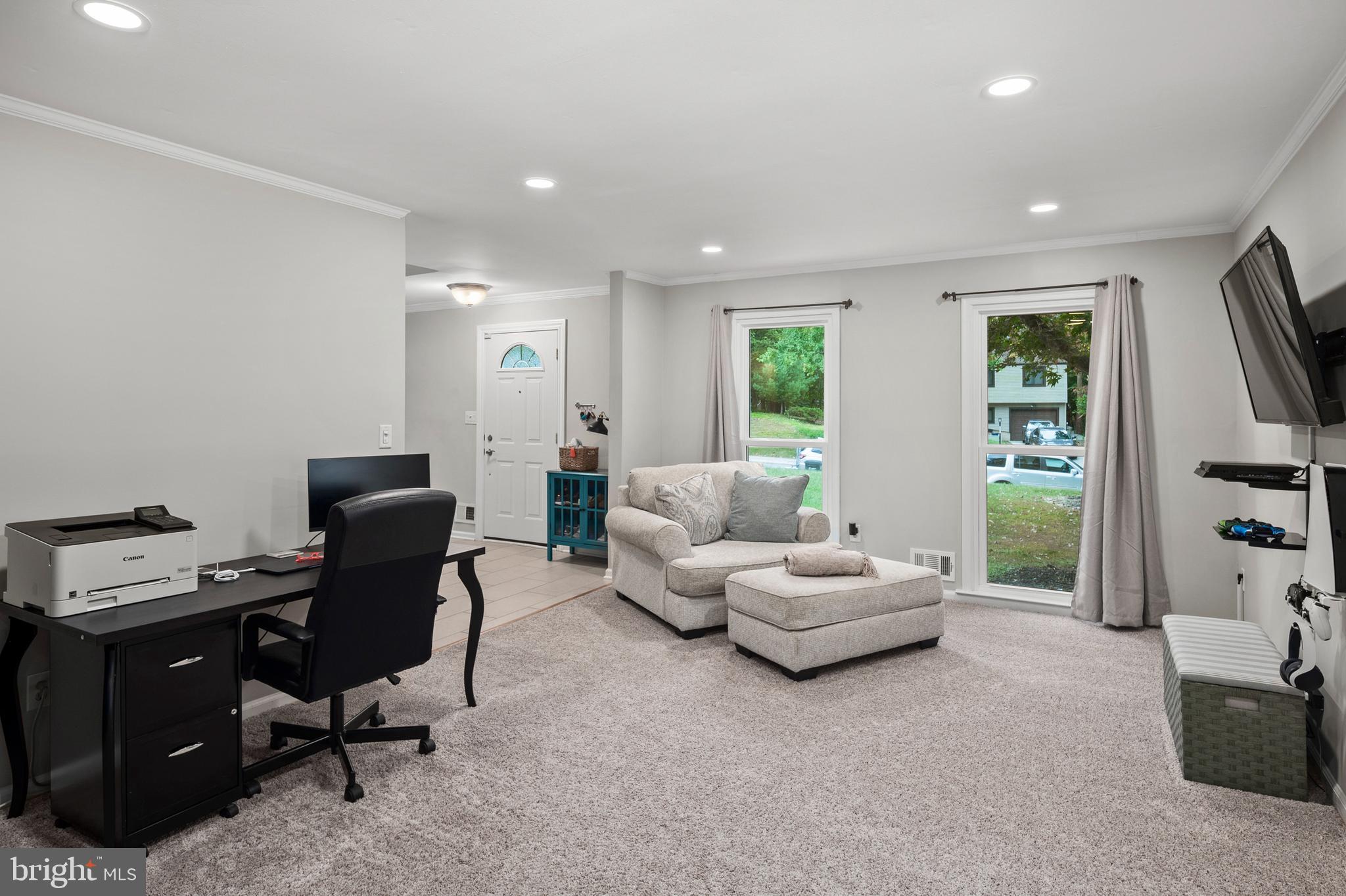 5950 Camelback Lane Columbia, MD 21045 - Photo 12 of 51 Living Room