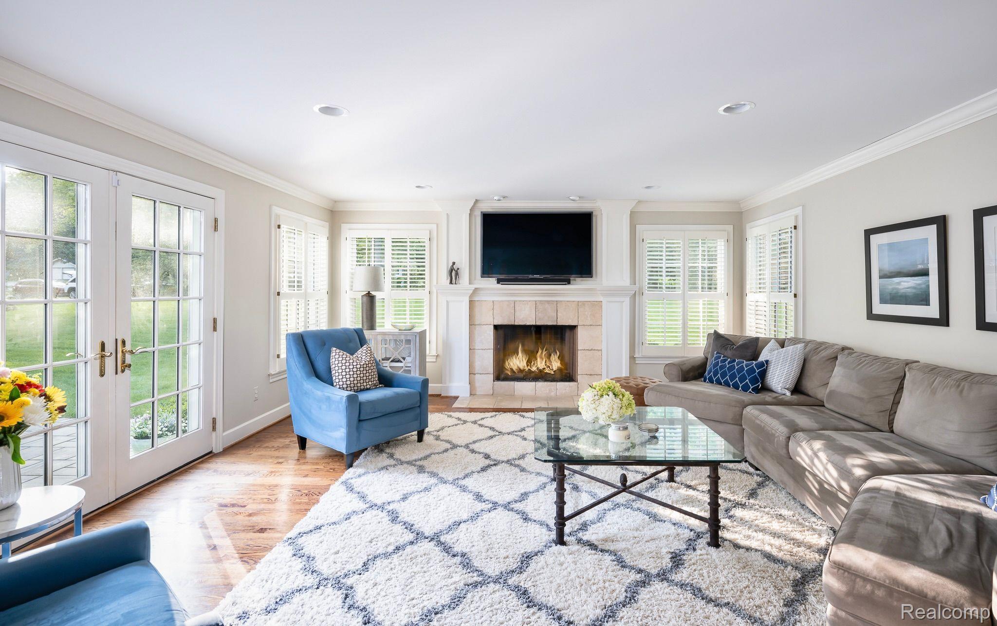 825 North Valley Chase Road Bloomfield Hills, MI 48304 - Photo 14 of 38 Family Room With French Doors To Patio