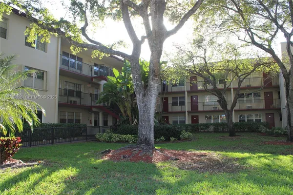 $1,750 | 200 Southwest 132nd Way, Unit 104L, Pembroke Pines, FL 33027