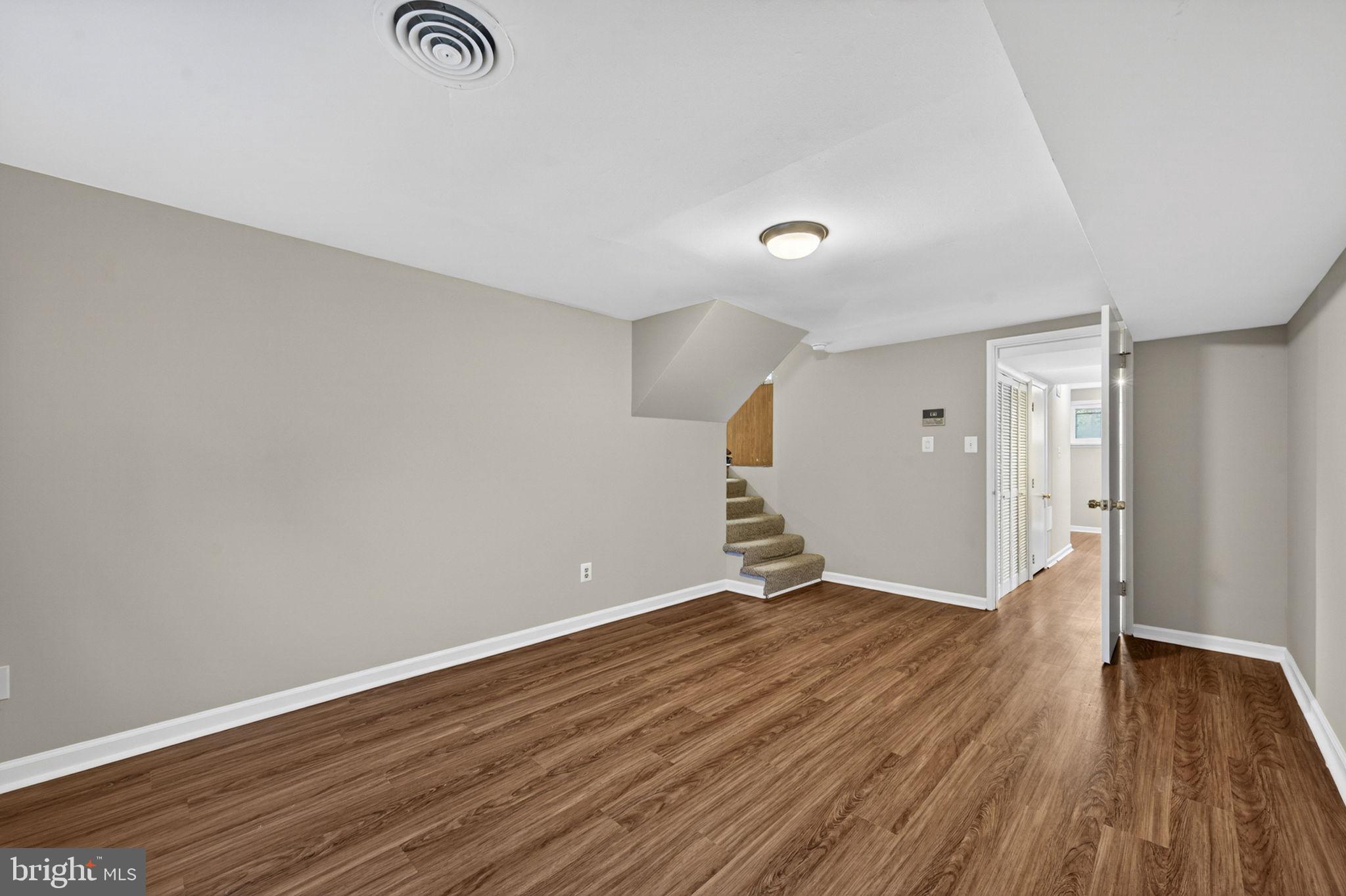 7505 Nottoway Place Springfield, VA 22150 - Photo 12 of 23 Spacious, versatile living area awaits.