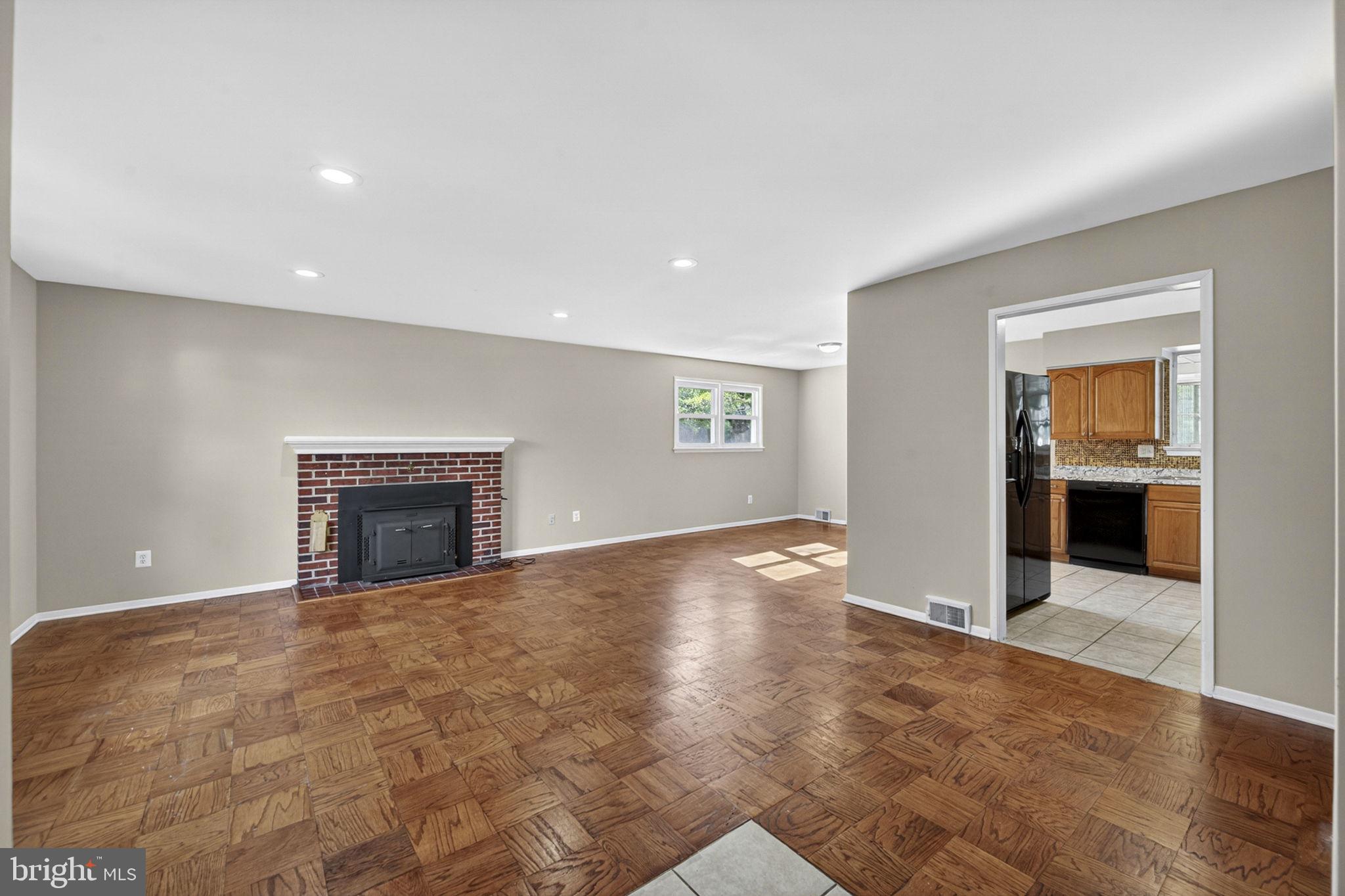 7505 Nottoway Place Springfield, VA 22150 - Photo 2 of 23 Spacious living area with natural light.