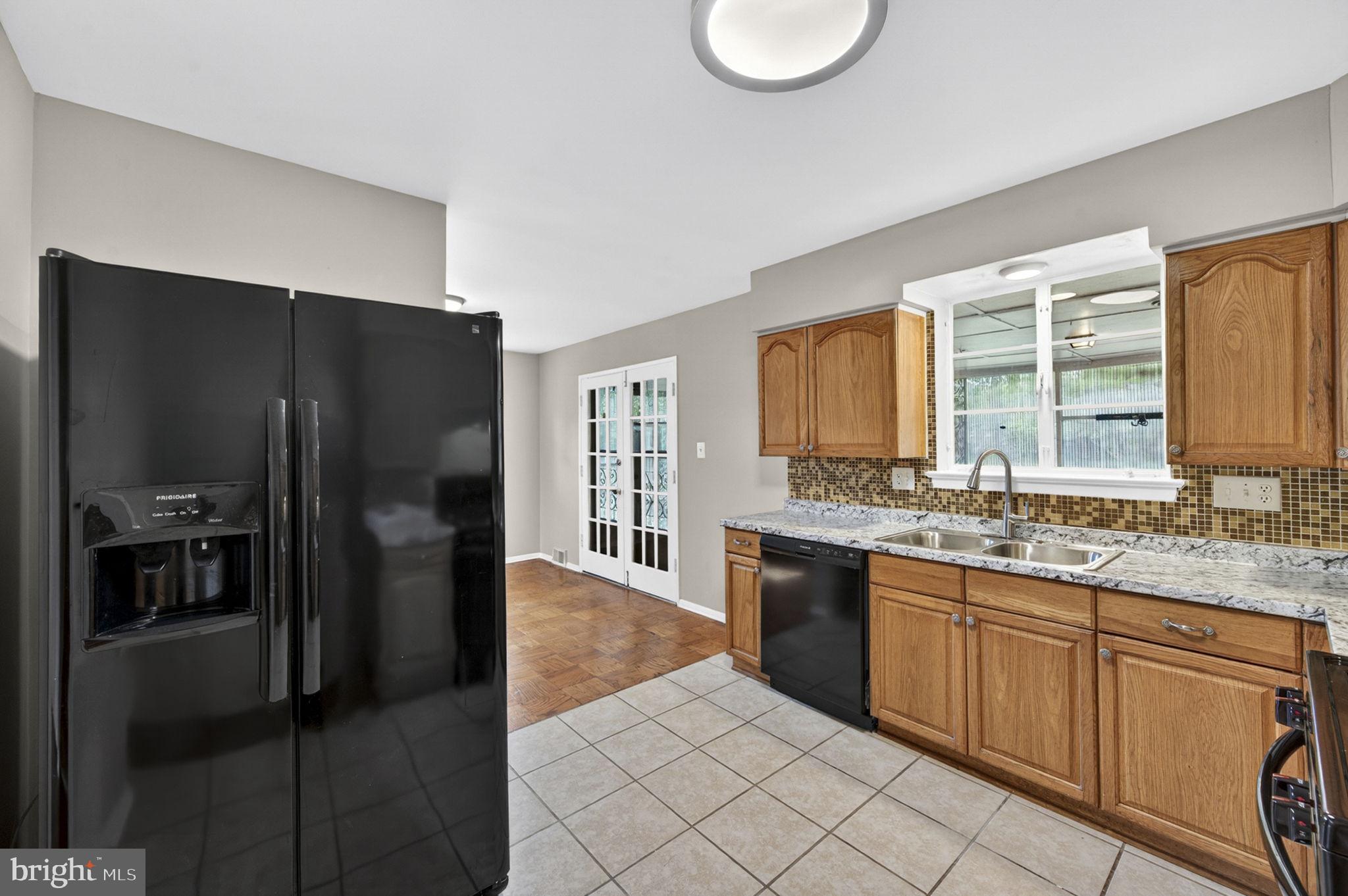 7505 Nottoway Place Springfield, VA 22150 - Photo 6 of 23 Modern kitchen with elegant finishes.