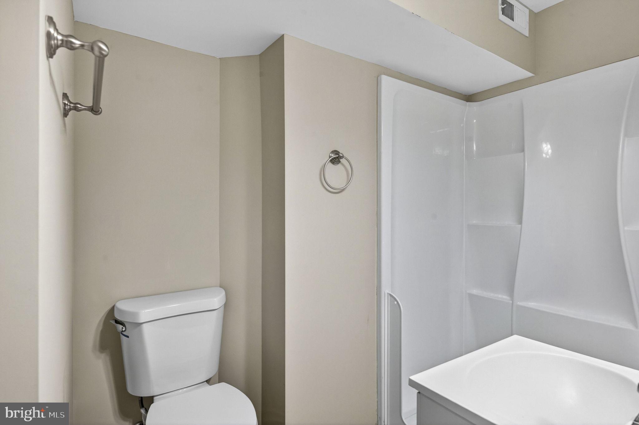 7505 Nottoway Place Springfield, VA 22150 - Photo 7 of 23 Modern bathroom with sleek fixtures.