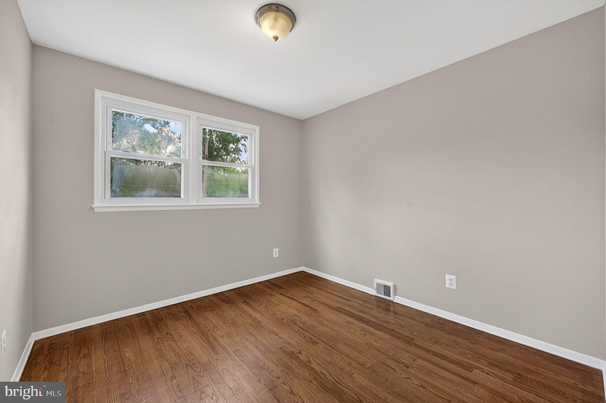 7505 Nottoway Place Springfield, VA 22150 - Photo 9 of 23 Bright and airy blank canvas room.