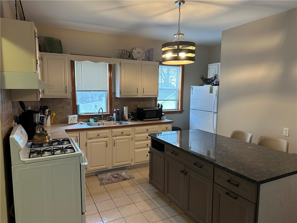 3 George Street Westerly, RI 02891 - Photo 11 of 39 Dining area