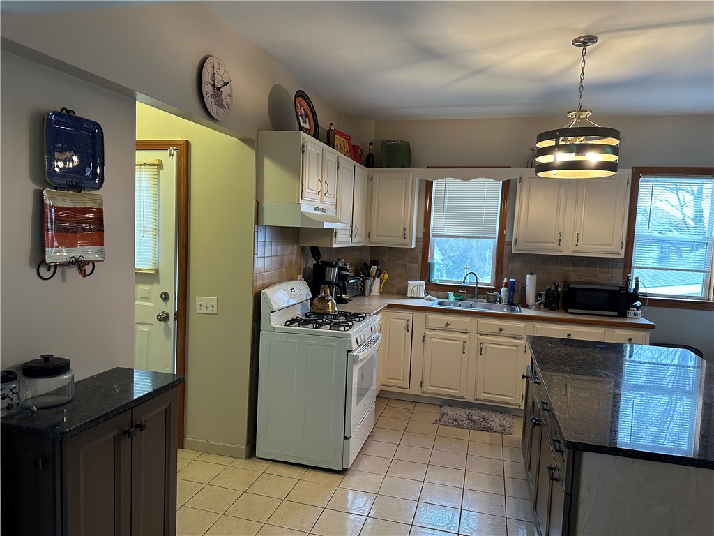 3 George Street Westerly, RI 02891 - Photo 9 of 39 Kitchen