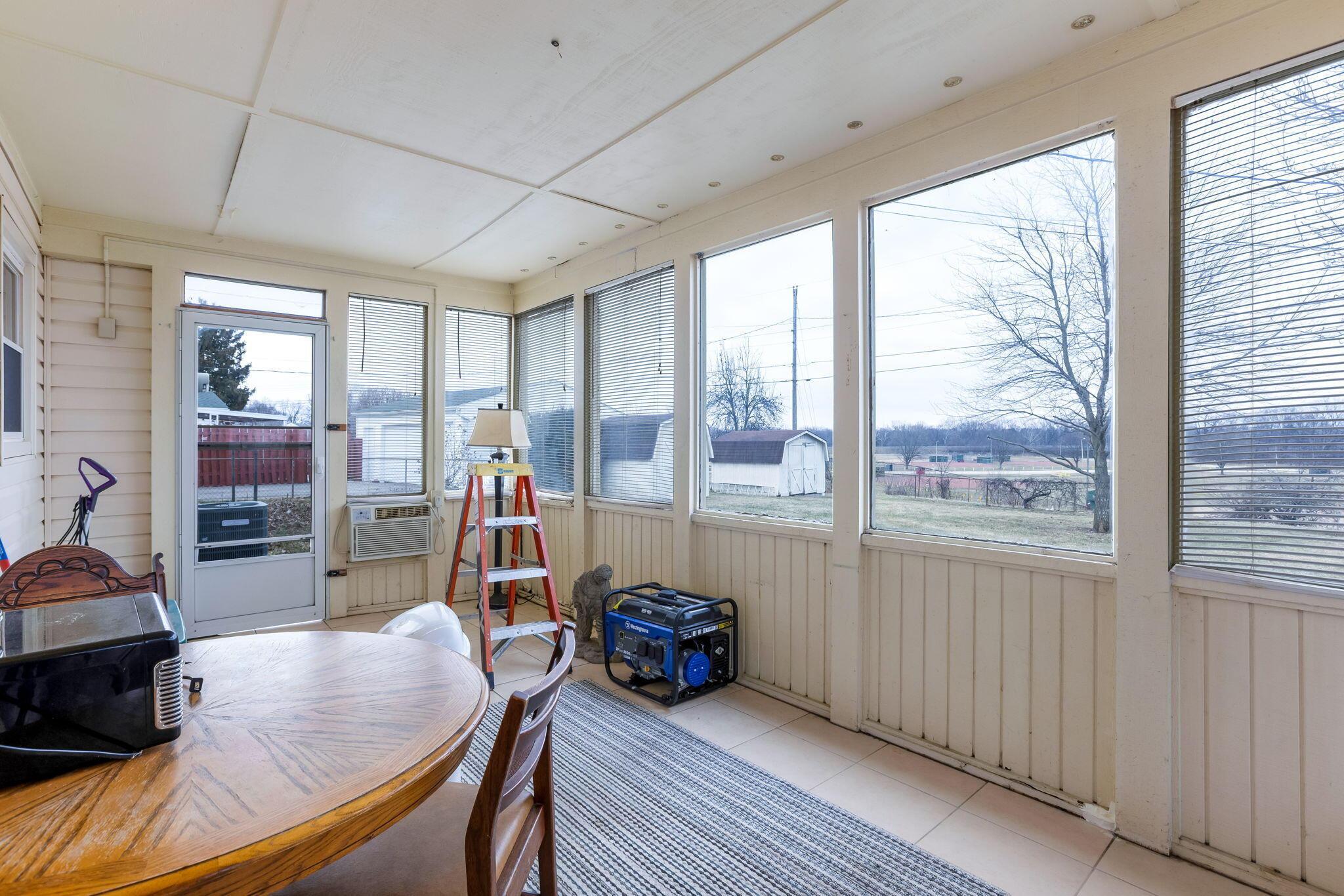 5220 Edgeview Road Columbus, OH 43207 - Photo 32 of 40 sun room