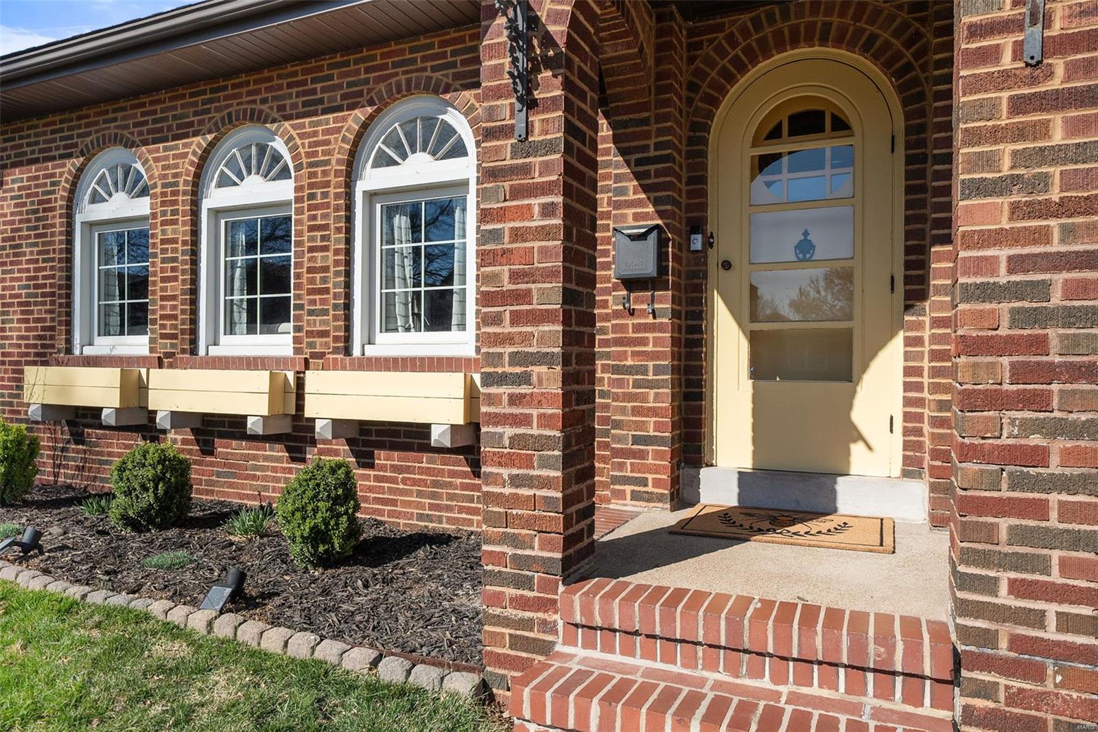 3845 Dover Place St. Louis, MO 63116 - Photo 3 of 35