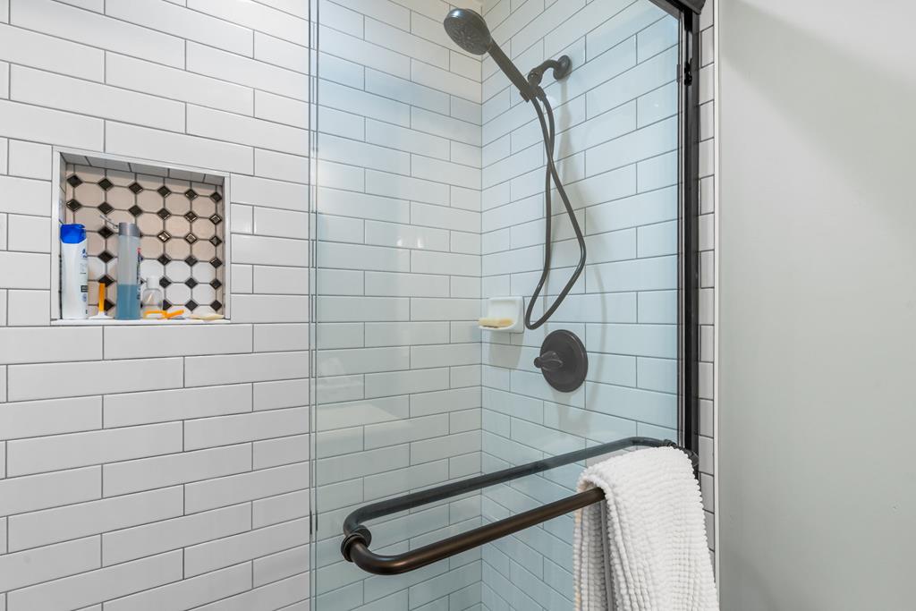 270 Hiawassee River Road Murphy, NC 28906 - Photo 22 of 50 a bathroom with a shower