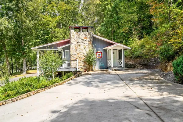 $574,900 | 270 Hiawassee River Road, Murphy, NC 28906