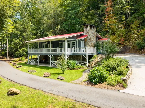 $574,900 | 270 Hiawassee River Road, Murphy, NC 28906