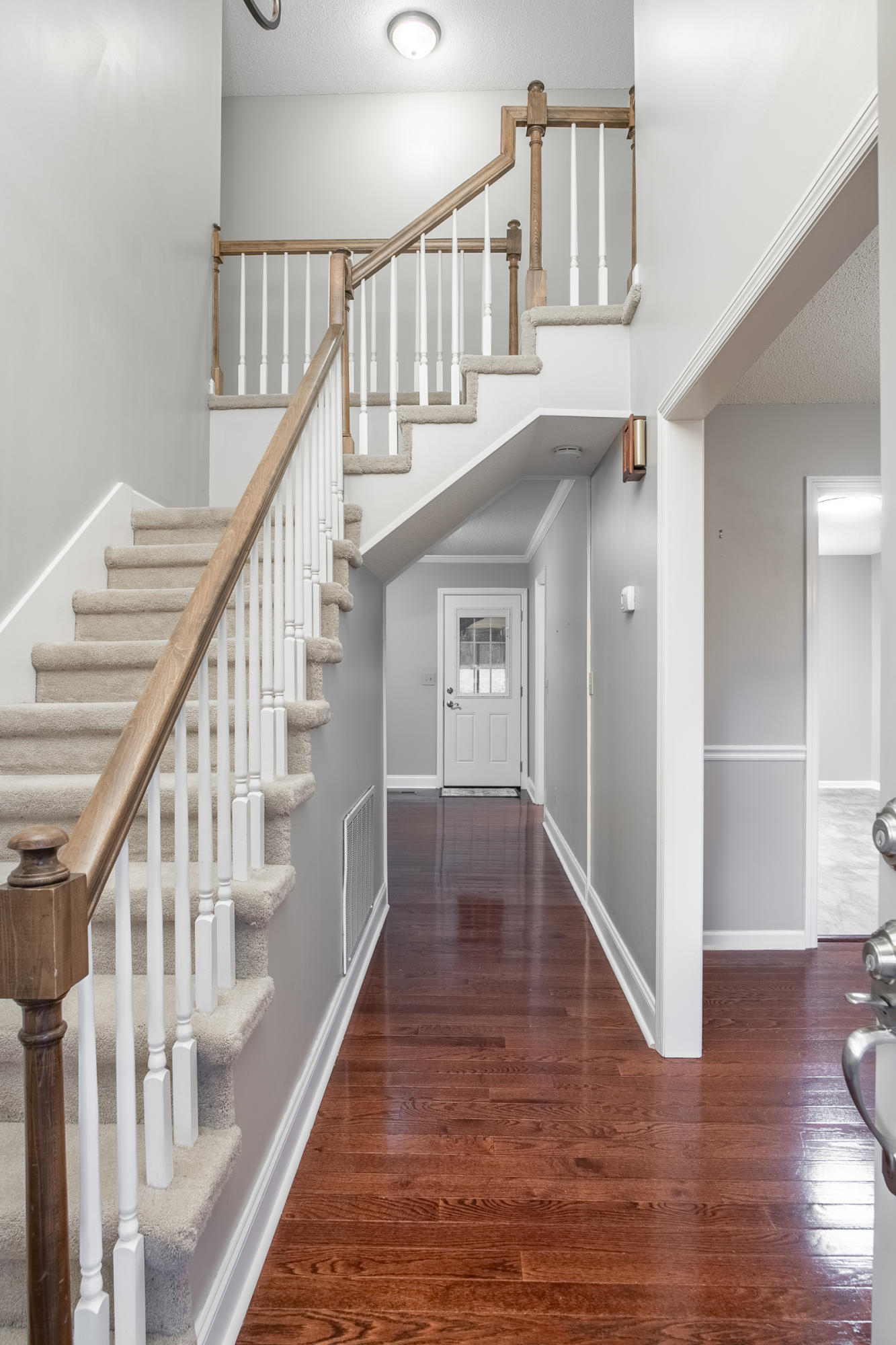 6007 Clark Road Harrison, TN 37341 - Photo 3 of 38 Stairway