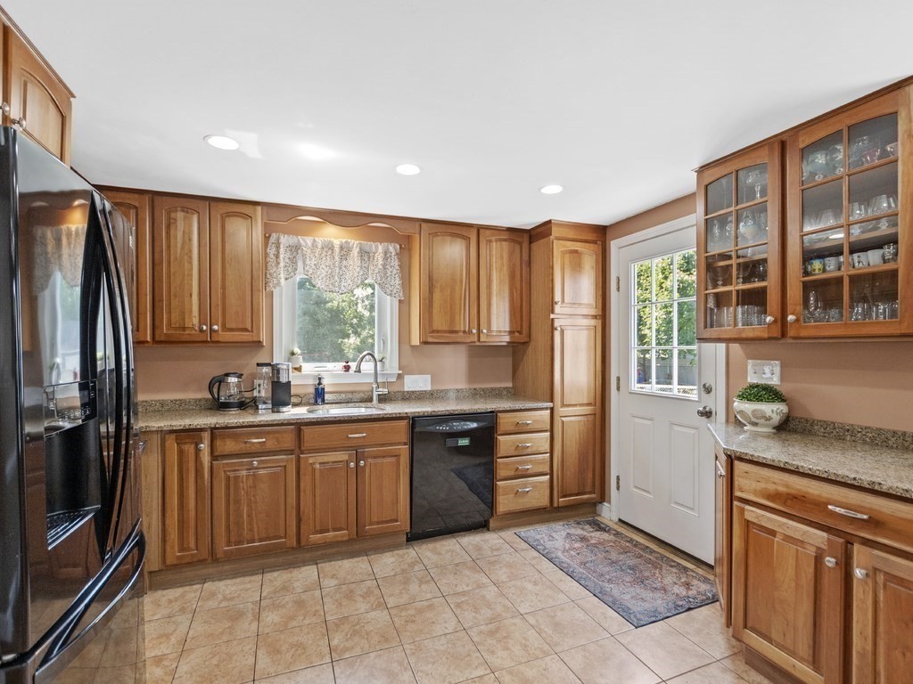 25 Brigham Road Waltham, MA 02453 - Photo 4 of 36 Gallery Image 4