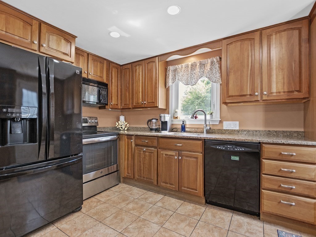 25 Brigham Road Waltham, MA 02453 - Photo 5 of 36 Gallery Image 5
