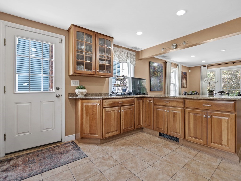 25 Brigham Road Waltham, MA 02453 - Photo 6 of 36 Gallery Image 6