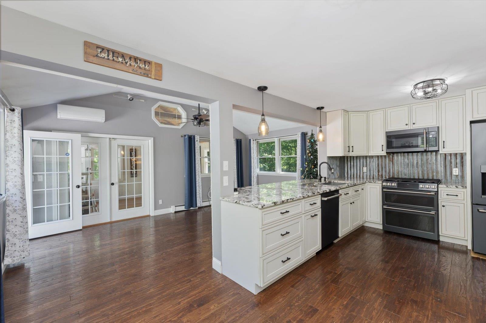 407 Middle Winchendon Road Rindge, NH 03461 - Photo 5 of 47
