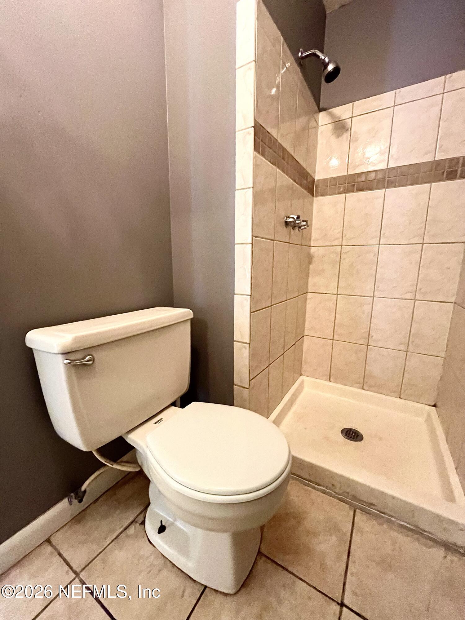 145 Magnolia Trail Satsuma, FL 32189 - Photo 20 of 20 a bathroom with a toilet and a shower