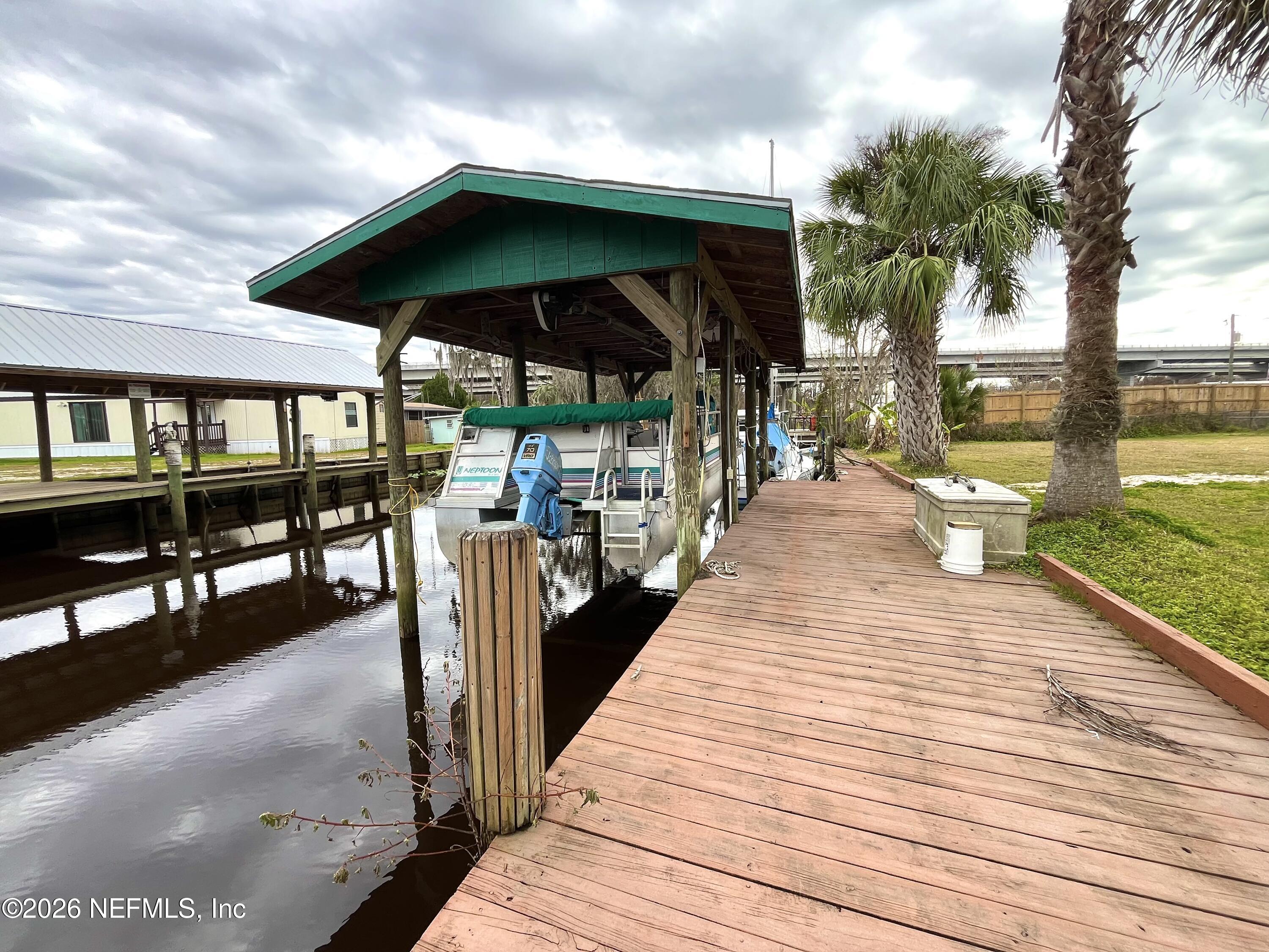 145 Magnolia Trail Satsuma, FL 32189 - Photo 6 of 20 a outdoor view with a seating space