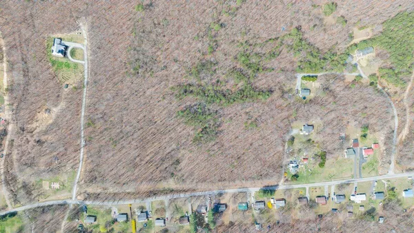 a view of entryway with outdoor area