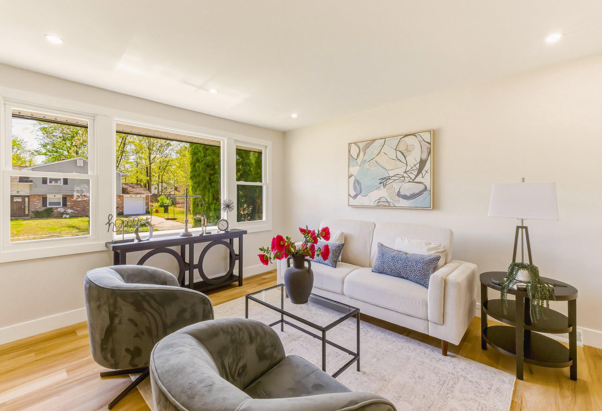 11 Yale Road Atco, NJ 08004 - Photo 8 of 20 Bright and inviting living room