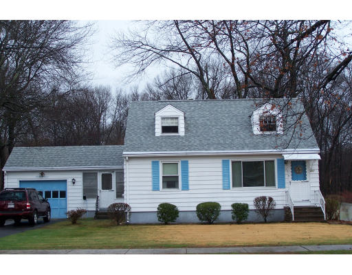 227 Piper Road West Springfield, MA 01089 - Photo 1 of 11 Gallery Image 1