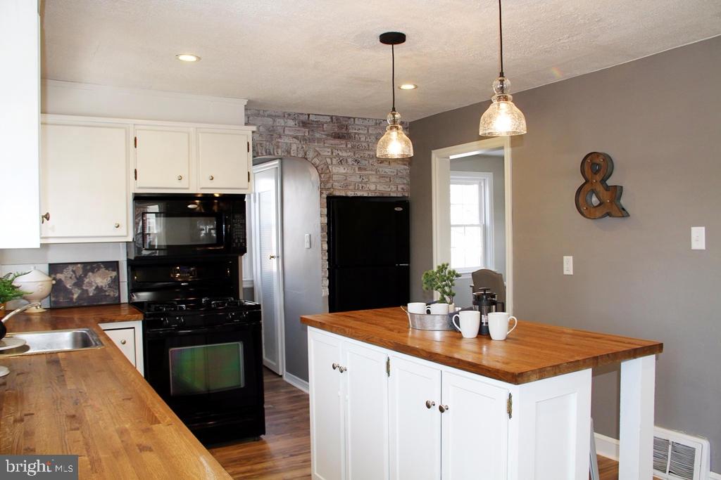 1814 Powder Mill Road York, PA 17402 - Photo 14 of 35