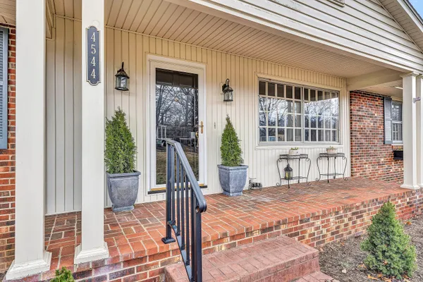 a outdoor view of a house
