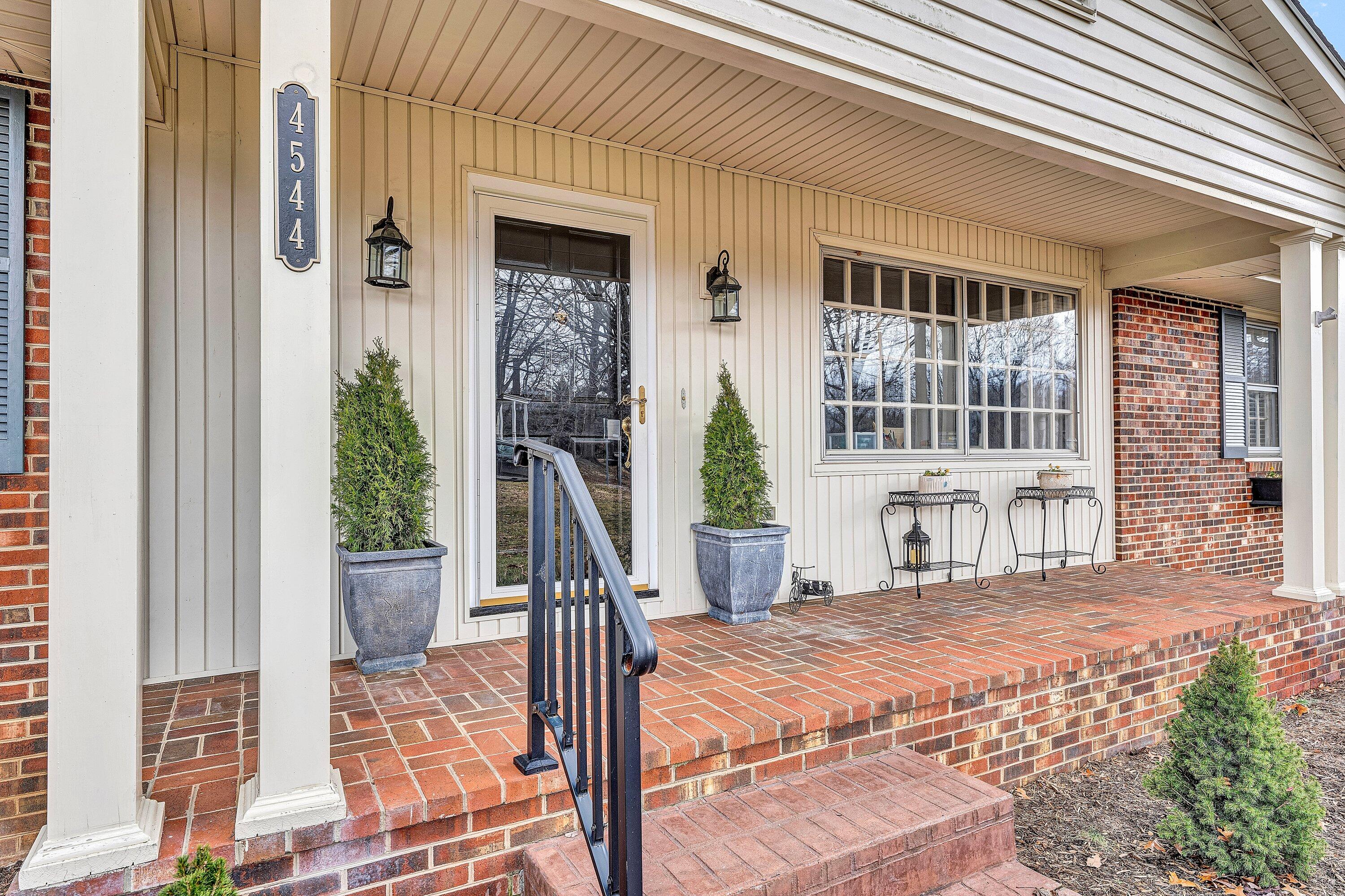 4544 Rosecrest Road Roanoke, VA 24018 - Photo 5 of 42 IMG_6066